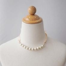 <img class='new_mark_img1' src='https://img.shop-pro.jp/img/new/icons7.gif' style='border:none;display:inline;margin:0px;padding:0px;width:auto;' />COTTON PEARL NECKLACE  BEIGE  Arch&LINE(饤