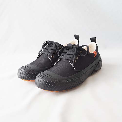 <img class='new_mark_img1' src='https://img.shop-pro.jp/img/new/icons7.gif' style='border:none;display:inline;margin:0px;padding:0px;width:auto;' />SNEAKERS LOW  Black  US5-US7(23-25cm）   UNIVERSAL OVERALL