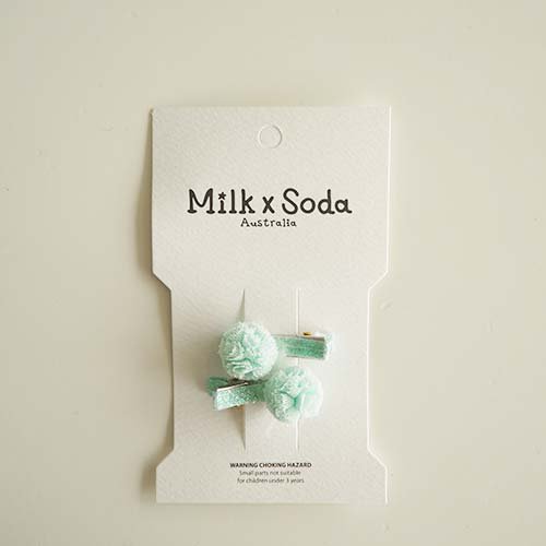 <img class='new_mark_img1' src='https://img.shop-pro.jp/img/new/icons7.gif' style='border:none;display:inline;margin:0px;padding:0px;width:auto;' />MINI　POMPOM  HAIR　CLIP　A　  Milk x Soda ミルクソーダ