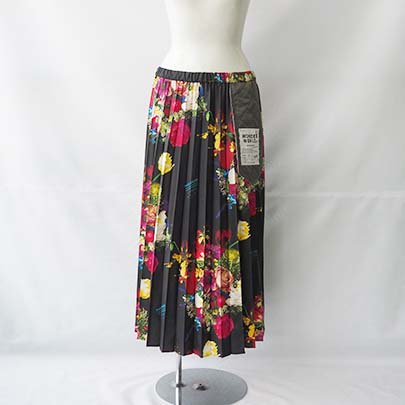 <img class='new_mark_img1' src='https://img.shop-pro.jp/img/new/icons7.gif' style='border:none;display:inline;margin:0px;padding:0px;width:auto;' />FAKEFLOWER pleats skirt   BKF   RBT*Co