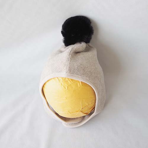 <img class='new_mark_img1' src='https://img.shop-pro.jp/img/new/icons7.gif' style='border:none;display:inline;margin:0px;padding:0px;width:auto;' />FLEECE POMPOM BONNET  BEIGE    XS(0-1YˡCHOCOLATE SOUP 祳졼ȥ