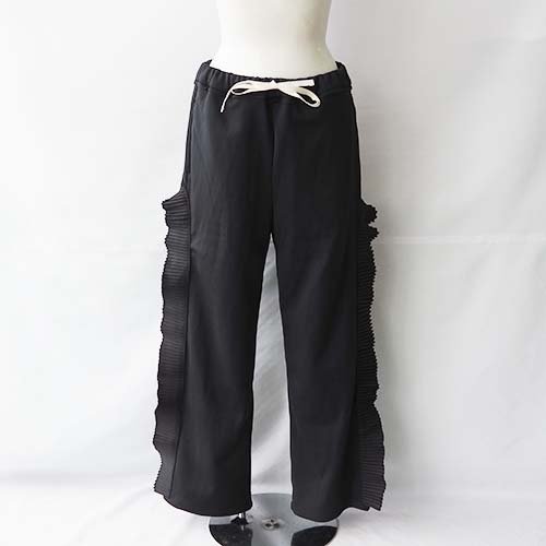 <img class='new_mark_img1' src='https://img.shop-pro.jp/img/new/icons7.gif' style='border:none;display:inline;margin:0px;padding:0px;width:auto;' />pleated motif  pants  black  LL(140-155)folk made եᥤ