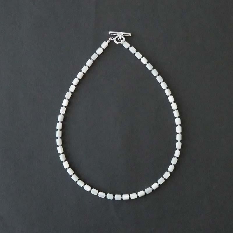 <img class='new_mark_img1' src='https://img.shop-pro.jp/img/new/icons7.gif' style='border:none;display:inline;margin:0px;padding:0px;width:auto;' />PEARL SHELL TOGGLE NECKLACE  CYLINDER   ROSETTA PRAYER