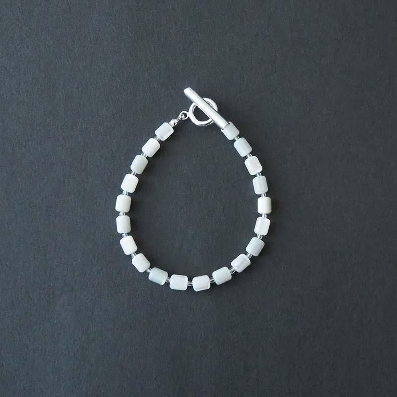 <img class='new_mark_img1' src='https://img.shop-pro.jp/img/new/icons7.gif' style='border:none;display:inline;margin:0px;padding:0px;width:auto;' />PEARL SHELL TOGGLE BLACELET  CYLINDER   ROSETTA PRAYER