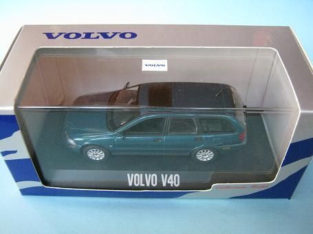 1/43 ミニチャンプス ボルボ V40 グリーン - ミニカー