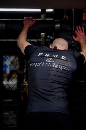 FOREVER EXPERIENCE VIA RESEARCH】FEVR TECH RASH GUARD サーフィン