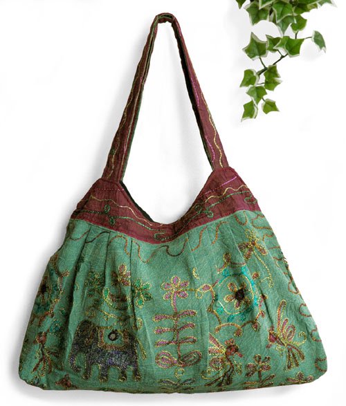 インド綿刺繍肩掛けバッグ（グリーン系）[ハンドメイドの温もり一杯入荷ごとに完売御礼の大人気商品]