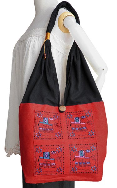ゾウ柄布使いショルダーバッグ（赤）[軽くてたっぷり収納出来る、普段使いに最適なバッグ]