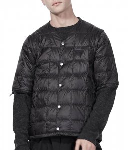 <img class='new_mark_img1' src='https://img.shop-pro.jp/img/new/icons7.gif' style='border:none;display:inline;margin:0px;padding:0px;width:auto;' />TAION EXTRA タイオン MENS V NECK INNER DOWN メンズVネックインナーダウン BLACK 