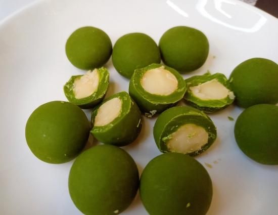 337拍子で淹れる深蒸し茶と濃い抹茶マカダミアしょこら - 静岡抹茶