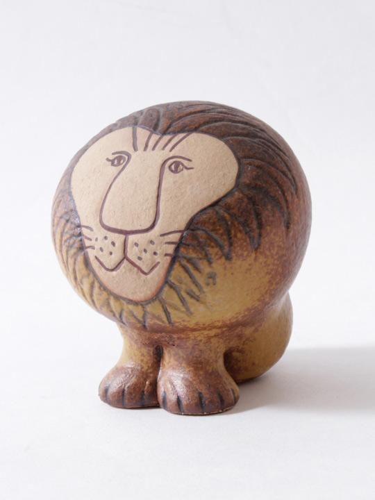 LISA LARSON / LION photo