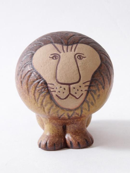 LISA LARSON / LION photo