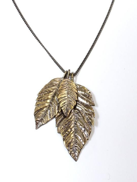TROVE / TRIPLE LEAF NECKLACE photo