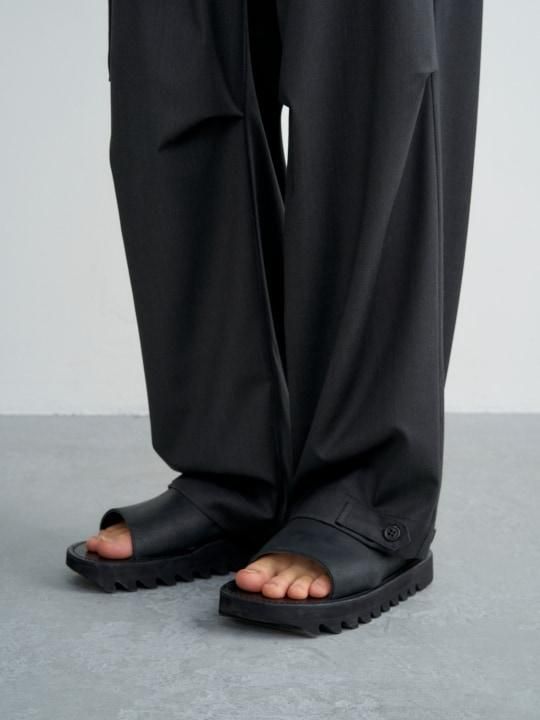 TROVE / FRANZ LEATHER SANDAL / BLACK photo