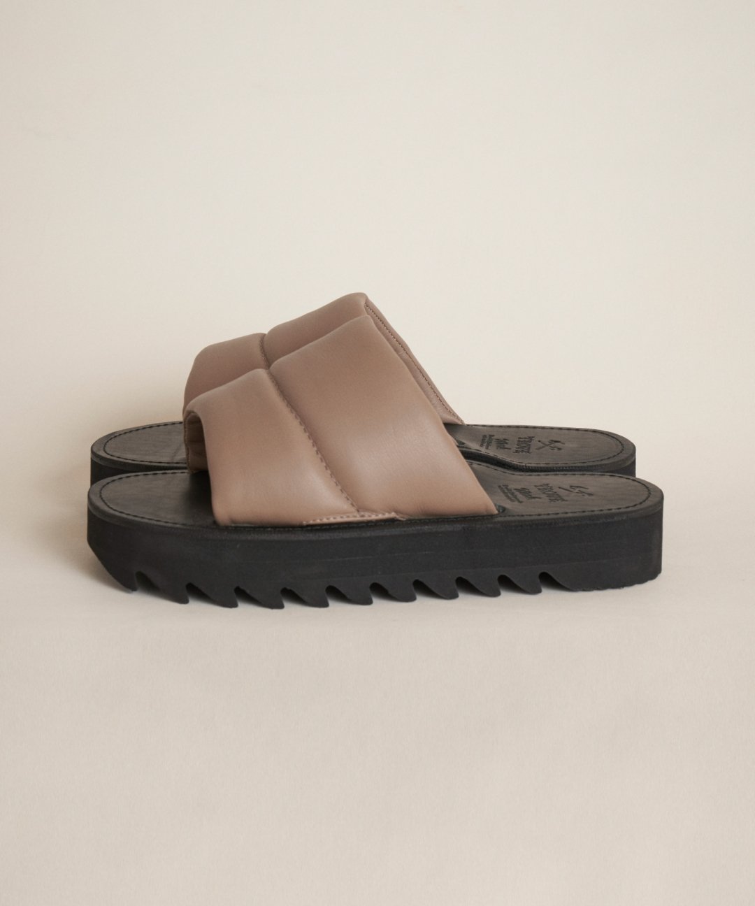 TROVE / QUILLTING LEATHER SANDAL / GRAY BEIGE photo