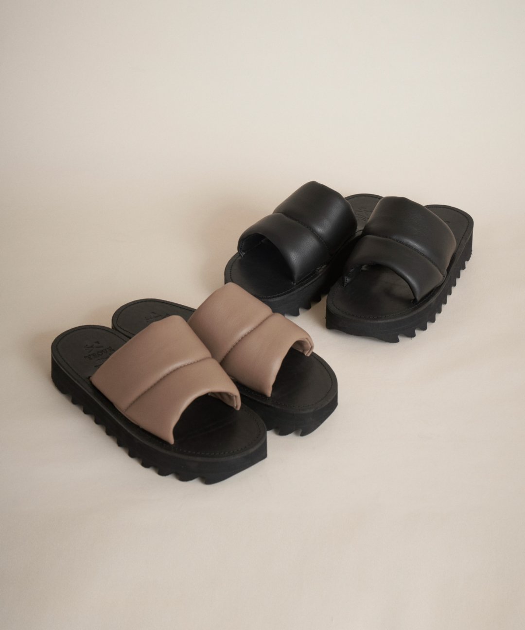 TROVE / QUILLTING LEATHER SANDAL / GRAY BEIGE photo