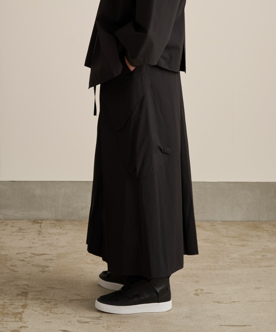 WAROBE / FEATHER EASY HAKAMA TECH / BLACK - TROVE SHOP OFFICIAL SITE