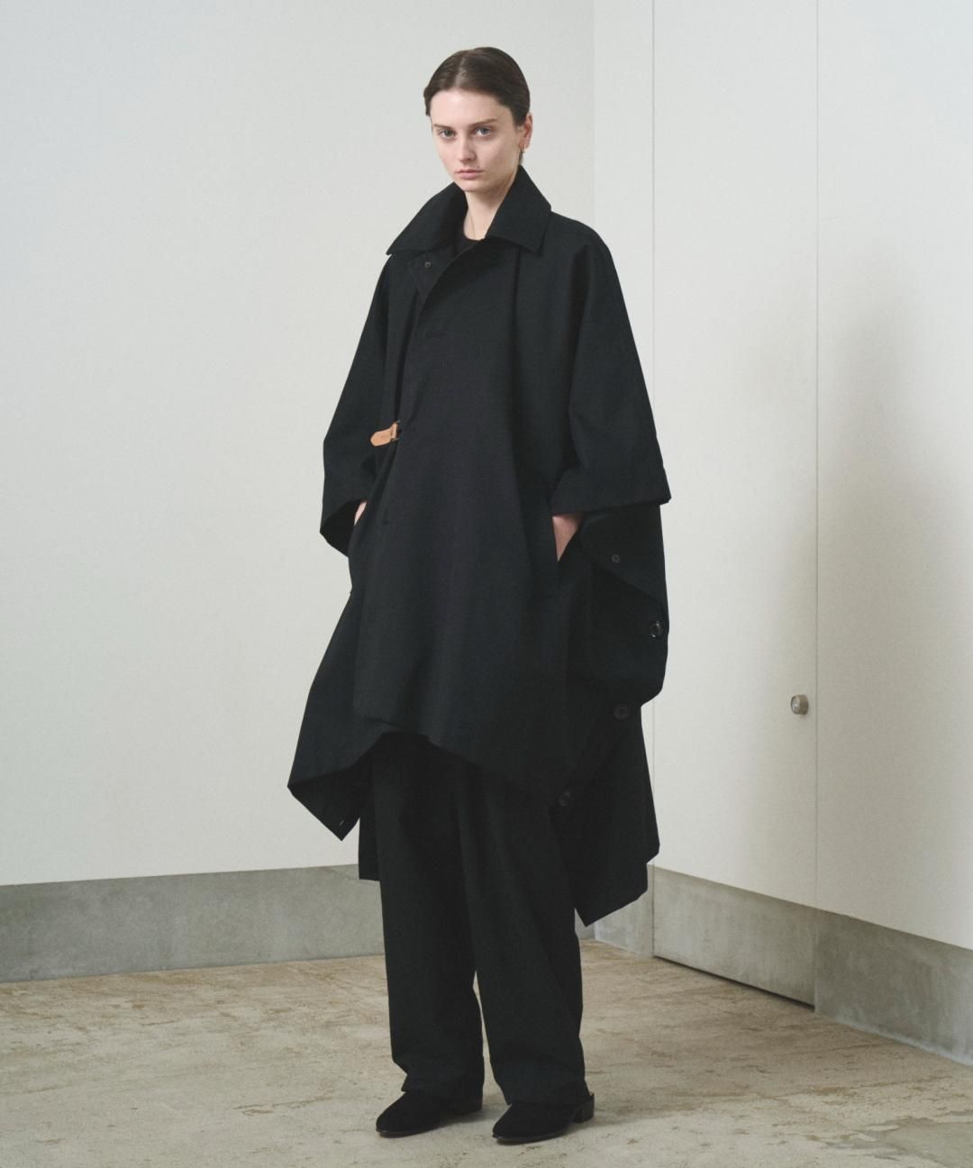 TROVE / PONCHO MAC COAT / GABARDINE BLACK photo