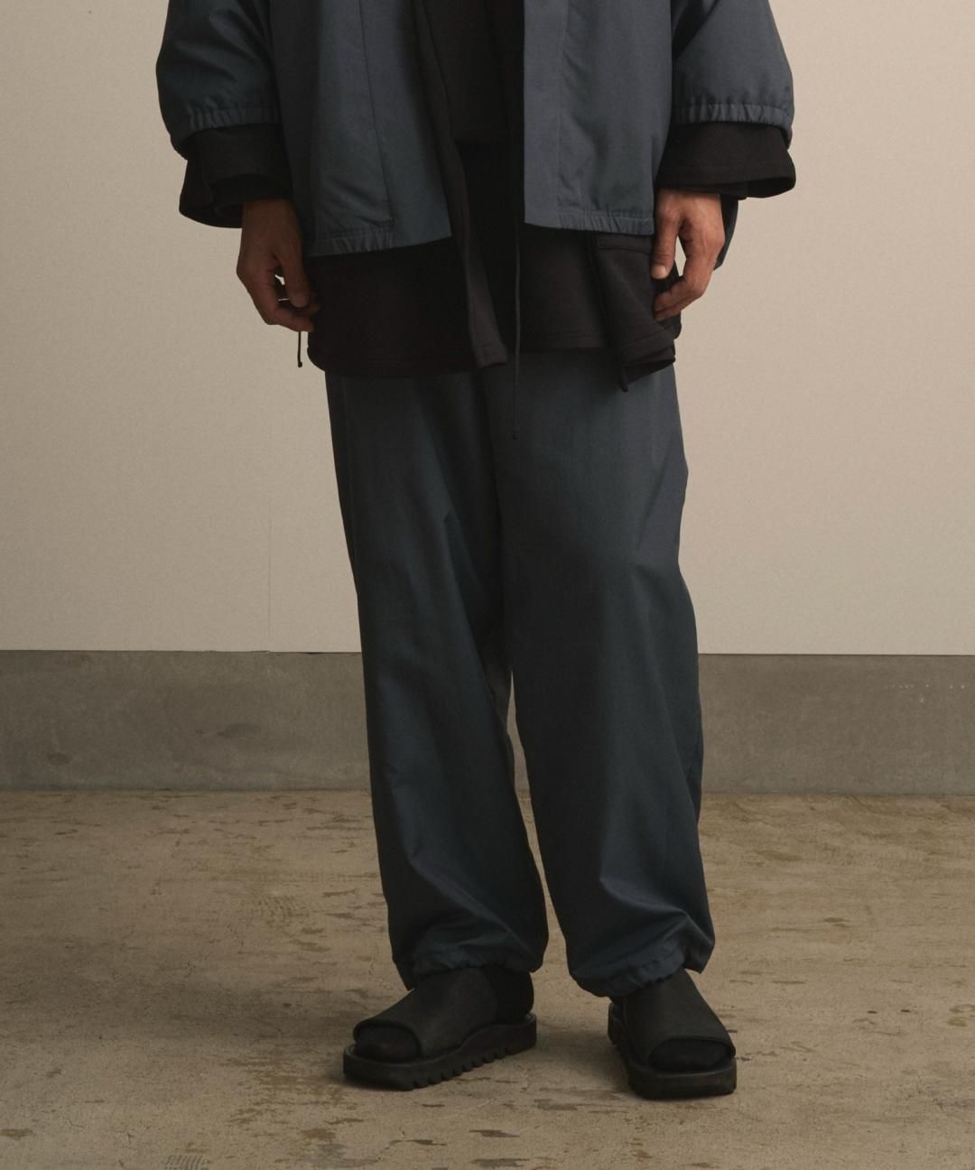 【PRE-ORDER】WAROBE / WA RM UP SAMUE PANTS / BLUE GRAY photo