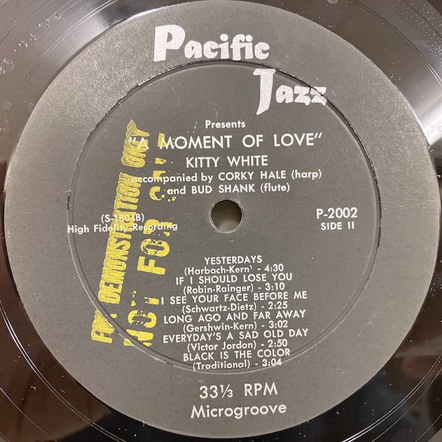 Kitty White / A Moment of Love P2002 :通販 ジャズ レコード 買取 Bamboo Music