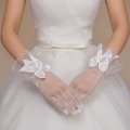 リボンが可愛いメッシュタイプのショートタイプのグローブ　ショートタイプ　ウェディンググローブ　ウェディング　メッシュ　グローブ　グローブス　手袋　結婚式　花嫁　付属　アクセサリー　MS2605