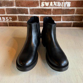 <img class='new_mark_img1' src='https://img.shop-pro.jp/img/new/icons50.gif' style='border:none;display:inline;margin:0px;padding:0px;width:auto;' />HORSEHIDE CHELSEA BOOTS