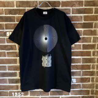 <img class='new_mark_img1' src='https://img.shop-pro.jp/img/new/icons50.gif' style='border:none;display:inline;margin:0px;padding:0px;width:auto;' />Silence Poetry T shirt/Black