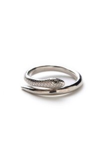 <img class='new_mark_img1' src='https://img.shop-pro.jp/img/new/icons14.gif' style='border:none;display:inline;margin:0px;padding:0px;width:auto;' />LUCIAN (SNAKE RING) 