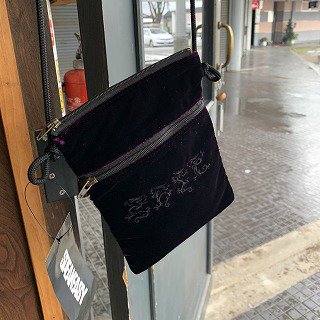<img class='new_mark_img1' src='https://img.shop-pro.jp/img/new/icons50.gif' style='border:none;display:inline;margin:0px;padding:0px;width:auto;' />MOQUETTE TRAVEL STASH POUCH /D-PURPLE
