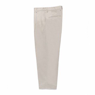 <img class='new_mark_img1' src='https://img.shop-pro.jp/img/new/icons50.gif' style='border:none;display:inline;margin:0px;padding:0px;width:auto;' />DOUBLE PLEATED CHINO TROUSERS/WHITE