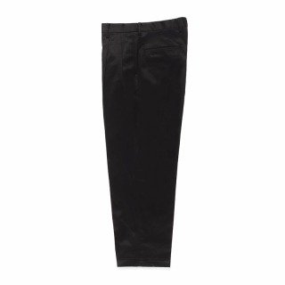 <img class='new_mark_img1' src='https://img.shop-pro.jp/img/new/icons50.gif' style='border:none;display:inline;margin:0px;padding:0px;width:auto;' />DOUBLE PLEATED CHINO TROUSERS/BLACK