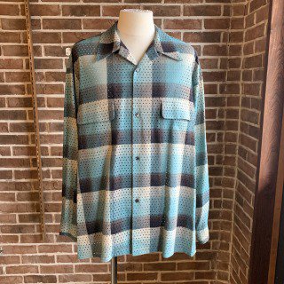 <img class='new_mark_img1' src='https://img.shop-pro.jp/img/new/icons12.gif' style='border:none;display:inline;margin:0px;padding:0px;width:auto;' />PUNCHING RAYON OMBRE PLAID OPEN COLLAR BLOUSE-Green  Ombre