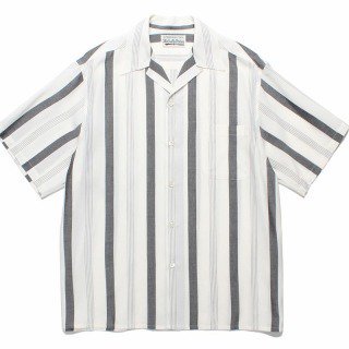 <img class='new_mark_img1' src='https://img.shop-pro.jp/img/new/icons12.gif' style='border:none;display:inline;margin:0px;padding:0px;width:auto;' />STRIPED OPEN COLLAR SHIRT/WHITE