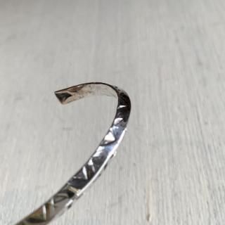 <img class='new_mark_img1' src='https://img.shop-pro.jp/img/new/icons14.gif' style='border:none;display:inline;margin:0px;padding:0px;width:auto;' />Bangle -Type C  / Silver 