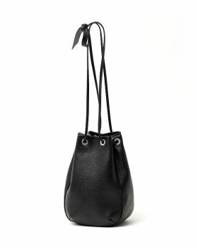 <img class='new_mark_img1' src='https://img.shop-pro.jp/img/new/icons48.gif' style='border:none;display:inline;margin:0px;padding:0px;width:auto;' />【hobo】DRAWSTRING POUCH SHRINK LEATHER/ブラック