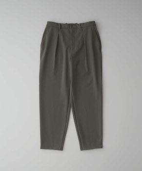 <img class='new_mark_img1' src='https://img.shop-pro.jp/img/new/icons48.gif' style='border:none;display:inline;margin:0px;padding:0px;width:auto;' />CURLYHEAT PERFORMA TAPERED TROUSERS