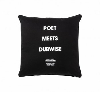 <img class='new_mark_img1' src='https://img.shop-pro.jp/img/new/icons48.gif' style='border:none;display:inline;margin:0px;padding:0px;width:auto;' />POET MEETS DUBWISEPMD LOGO Cushion Cover/֥å