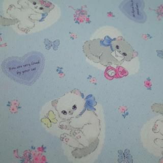 <img class='new_mark_img1' src='https://img.shop-pro.jp/img/new/icons12.gif' style='border:none;display:inline;margin:0px;padding:0px;width:auto;' />セレクト生地 キャット&ハート (ブルー) 約50cm×110cm カット済み