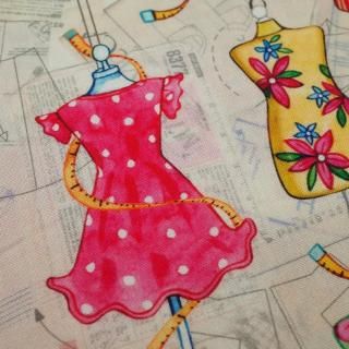 <img class='new_mark_img1' src='https://img.shop-pro.jp/img/new/icons12.gif' style='border:none;display:inline;margin:0px;padding:0px;width:auto;' />セレクト生地 USAドレス&トルソー 約50cm×110cm カット済み
