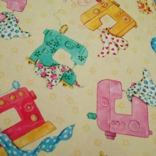 <img class='new_mark_img1' src='https://img.shop-pro.jp/img/new/icons12.gif' style='border:none;display:inline;margin:0px;padding:0px;width:auto;' />セレクト生地 USAポップミシン 約50cm×110cm カット済み