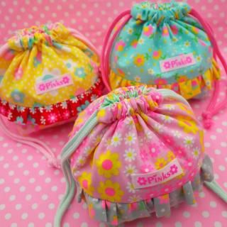 <img class='new_mark_img1' src='https://img.shop-pro.jp/img/new/icons24.gif' style='border:none;display:inline;margin:0px;padding:0px;width:auto;' />マカロンみたいな巾着ポーチ 3種まとめ買いセット ピンクスロゴのタグおまけ付き