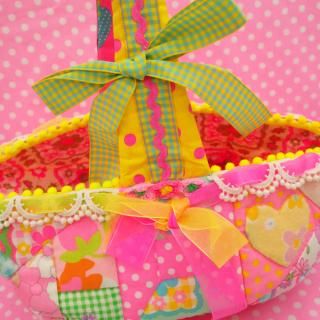 <img class='new_mark_img1' src='https://img.shop-pro.jp/img/new/icons33.gif' style='border:none;display:inline;margin:0px;padding:0px;width:auto;' />パッチワークキット展示サンプル品 リボンのバスケット OF151193