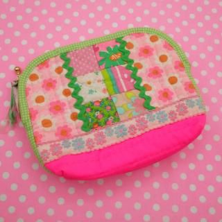 <img class='new_mark_img1' src='https://img.shop-pro.jp/img/new/icons33.gif' style='border:none;display:inline;margin:0px;padding:0px;width:auto;' />パッチワークキット展示サンプル品 シンプルポーチ OF151178