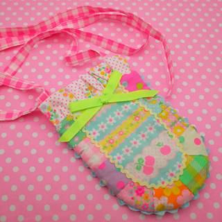<img class='new_mark_img1' src='https://img.shop-pro.jp/img/new/icons33.gif' style='border:none;display:inline;margin:0px;padding:0px;width:auto;' />パッチワークキット展示サンプル品 ミニポシェット OF151169