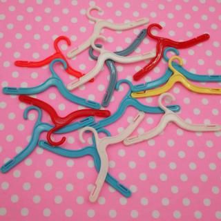 <img class='new_mark_img1' src='https://img.shop-pro.jp/img/new/icons33.gif' style='border:none;display:inline;margin:0px;padding:0px;width:auto;' />ヴィンテージ プラスチック ドール用ハンガー SP151110