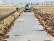 樹脂製敷板 Wボード 両面 | 庭・垣根仕事道具（鏝・鉈他）のこと