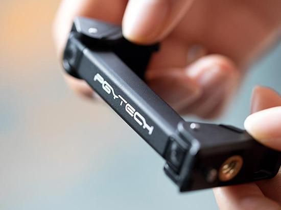 PGYTECH コールドシュー付スマートフォンホルダー 角度調整可能