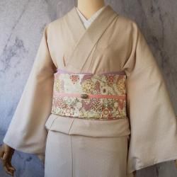 小紋フルセット　着物　正絹　型染め　しつけ糸付き　G12 楽天市場】【新古品】 小紋 着物 正絹 袷 黒 × 濃藍 ぼかし染 地紋 縞