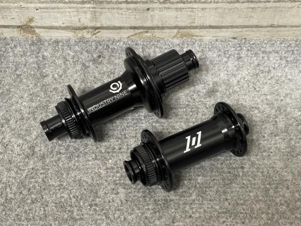 INDUSTRY NINE 1/1 DISC HUB SET SHIMANO MS 32H BLACK CENTERLOCK 