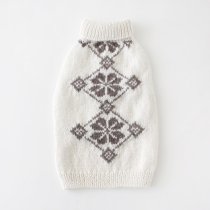 手編みの猫用セーター　菱形クローバー（オフホワイト×ブラウン）